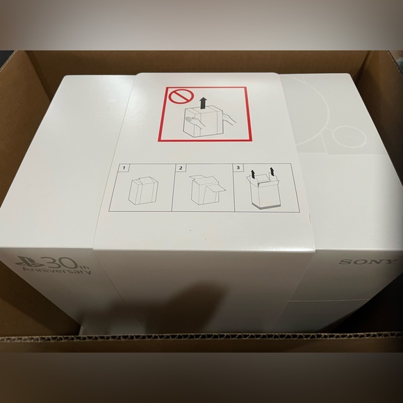 PlayStation 5 Pro 30th Anniversary Bundle - Picture 3 of 6